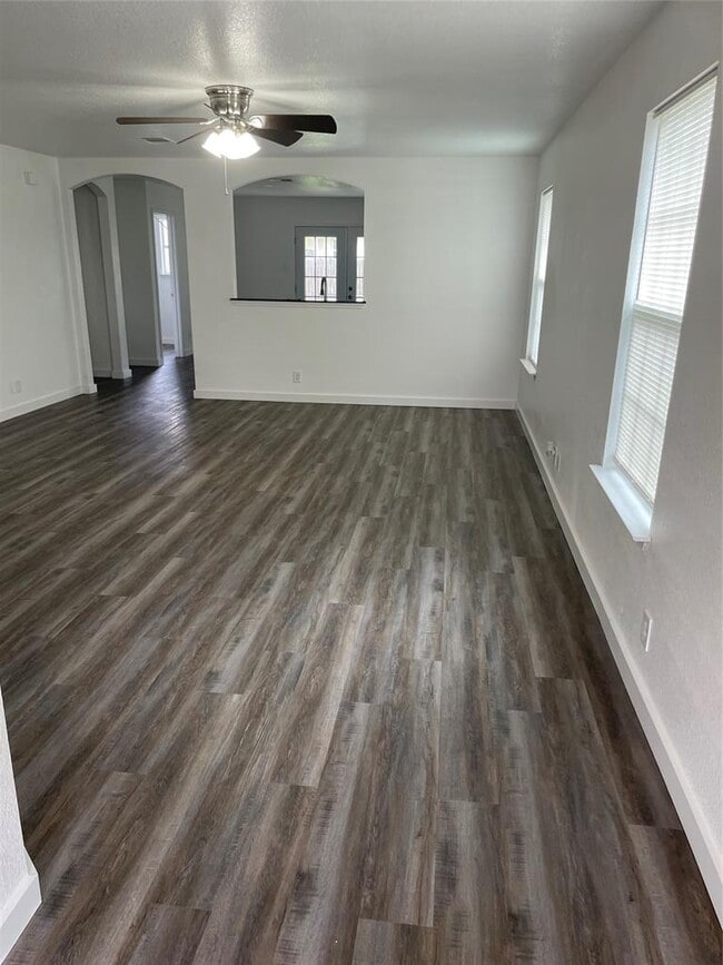 Building Photo - 304 Will Ln