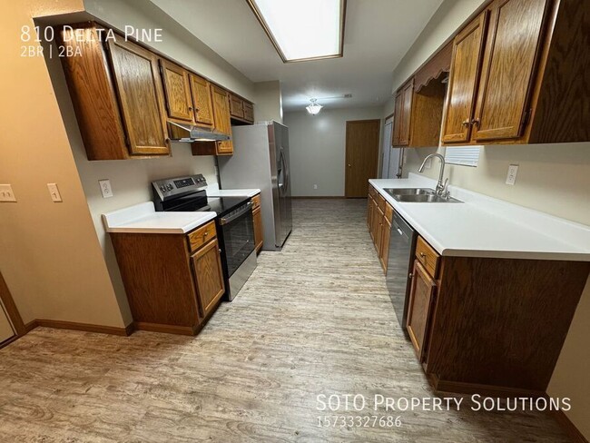 Building Photo - 810 Delta Pine