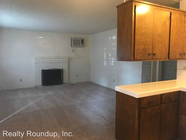 Building Photo - 1707 W Swain