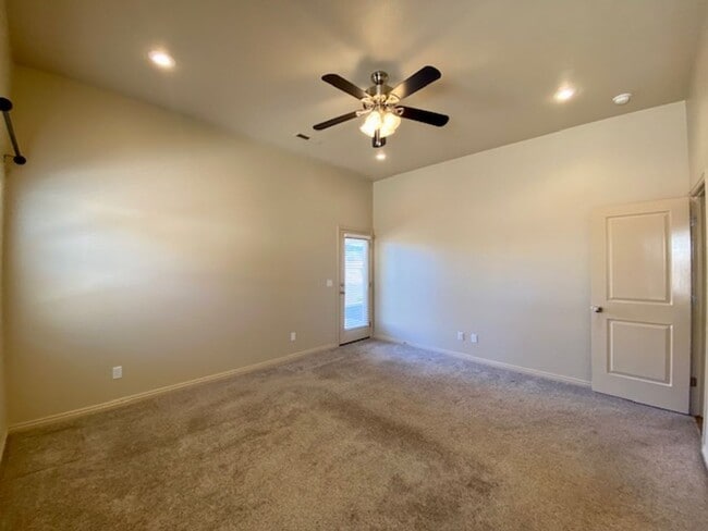 Building Photo - 394 N 2720 E