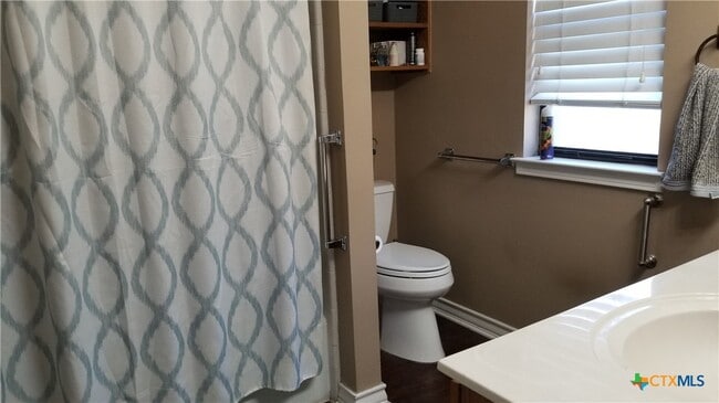 Building Photo - 329 Paisano St