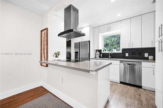 Building Photo - 295 De Leon Dr