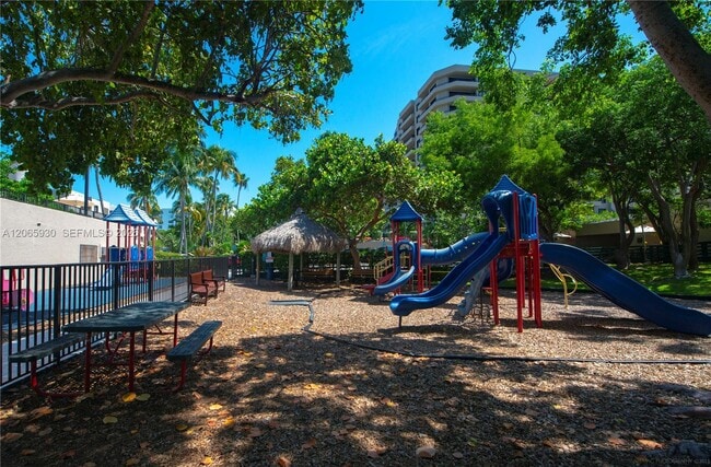 Building Photo - 251 Crandon Blvd