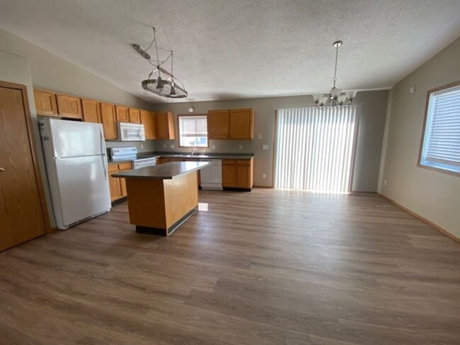 Building Photo - 6013 23rd St S