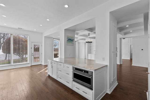 Building Photo - 706 Dover Pl