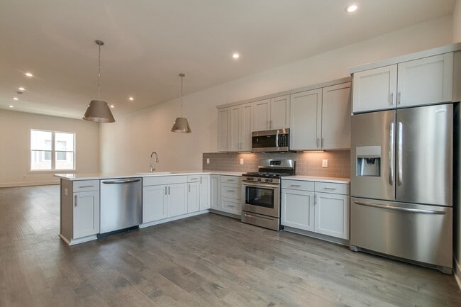 Building Photo - 700 James Ave