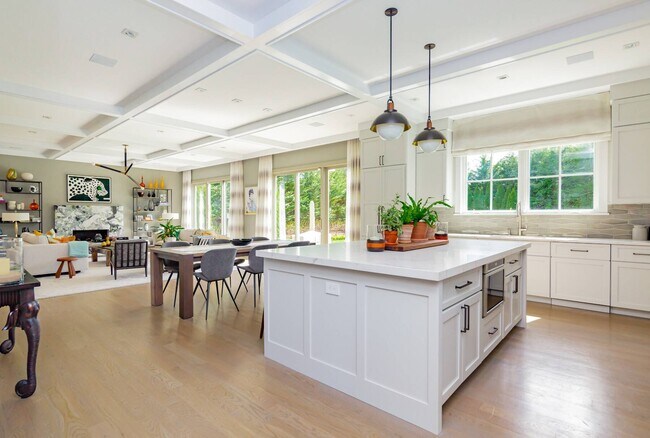 Building Photo - 55 Floyd St