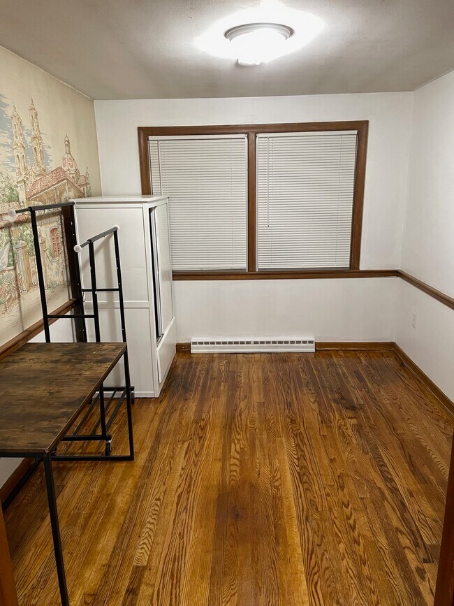 Extra Room - 91 Brown St