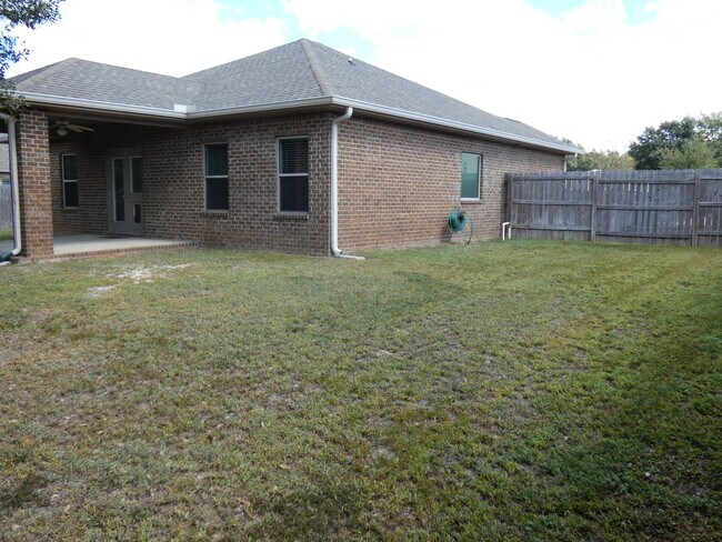 Building Photo - 3-Bedroom All Brick Home - Terra Bella