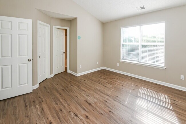 Building Photo - 8905 Bambi Ct