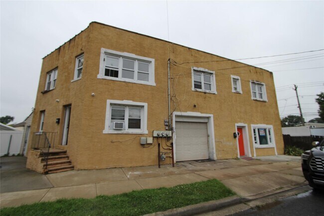 Primary Photo - 215 Colonial Ave
