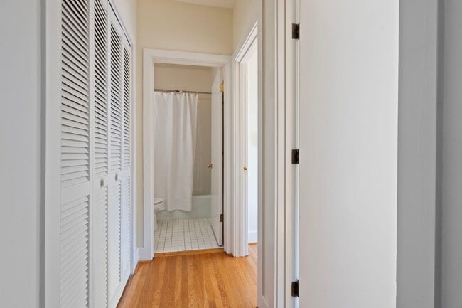 Building Photo - Eureka Valley/Castro 4 Bed + Bonus Room, 3 Bath, 2 Car Garage, City & Valley Views