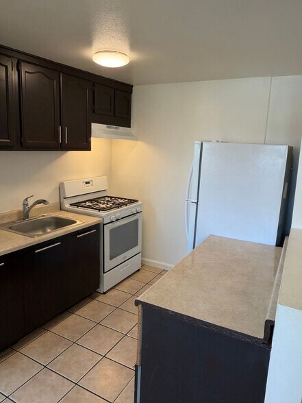 Building Photo - 12940 Prairie Ave