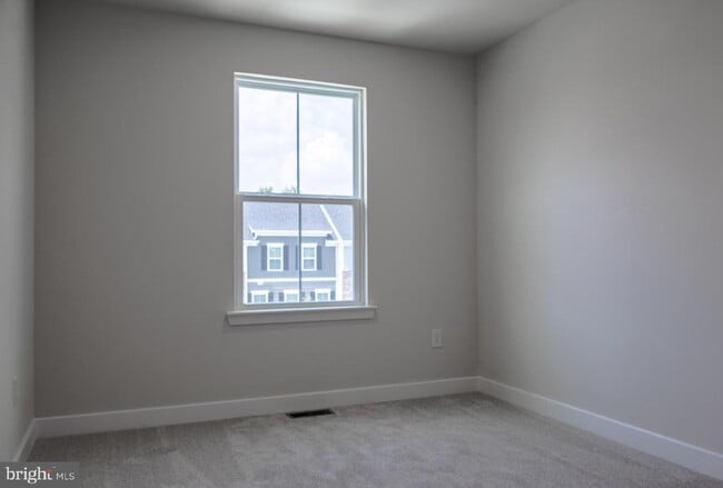 Building Photo - 6 Foxwood Dr