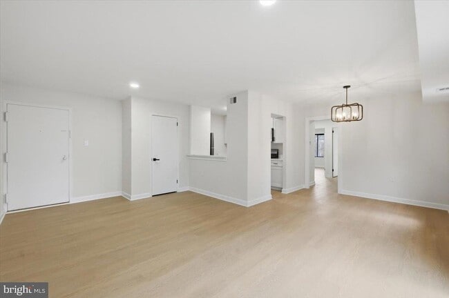 Building Photo - 125F Clubhouse Dr SW