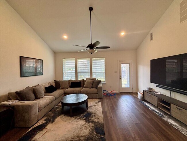 Building Photo - 325 Harbors Ln