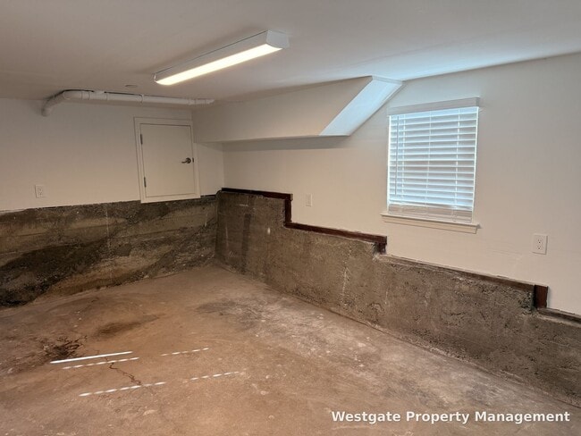 Building Photo - 1346 Skillman Ln