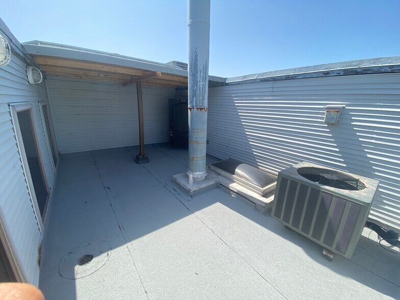 Building Photo - 2000 Fairview Ave