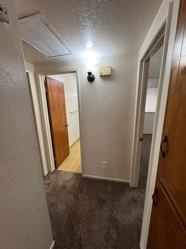 Building Photo - 4056