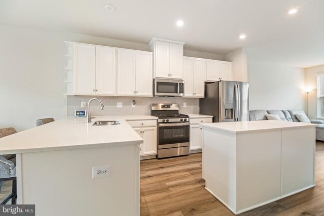 Building Photo - 646 Lakemont Dr