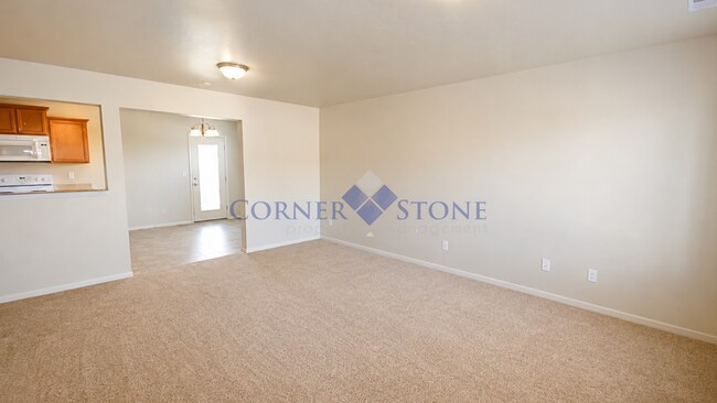 Building Photo - Spacious Home with Fenced Backyard!