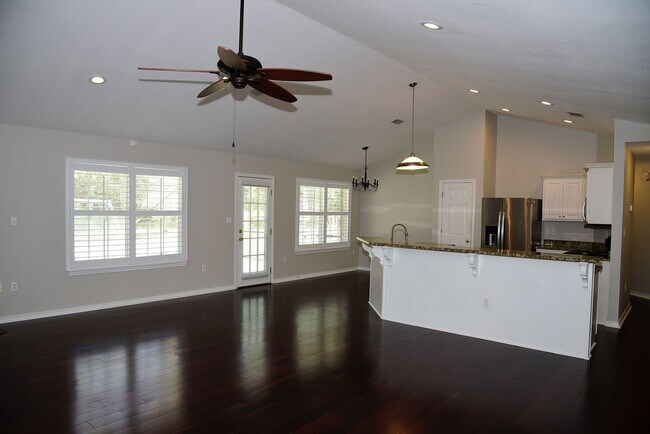 Building Photo - Updated Home in Bluewater Bay!