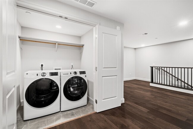 Building Photo - 2511 Willowick Rd