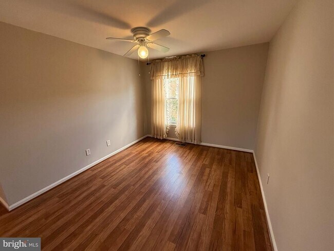 Building Photo - 5 Coliston Rd