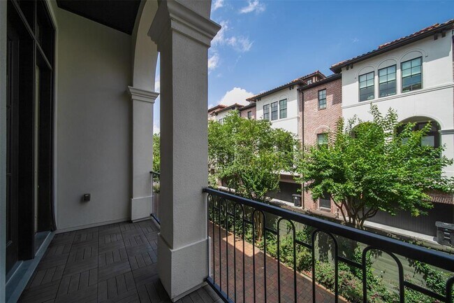 Building Photo - 3921 Gramercy St
