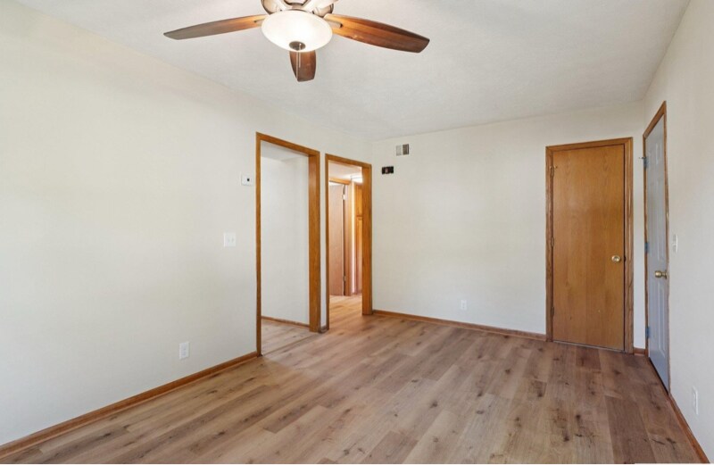 Building Photo - 3355 N 40th Ave