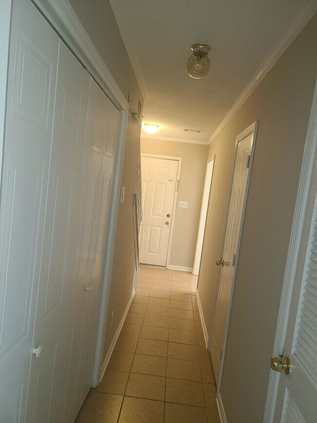 Building Photo - 8010 Woodlake Dr