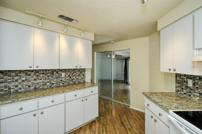 Building Photo - 2512 Post Rd