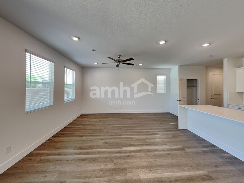Building Photo - 9555 Harkes Dr