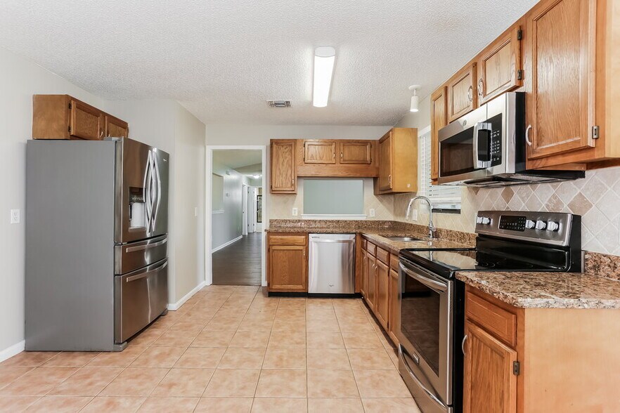 Building Photo - 11690 Cherry Bark Dr W