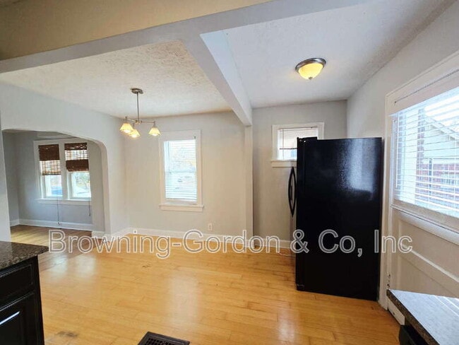 Building Photo - 1504 Riverside Dr