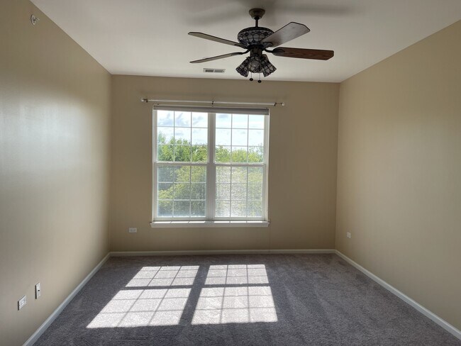 Building Photo - 12950 Meadow View Ct