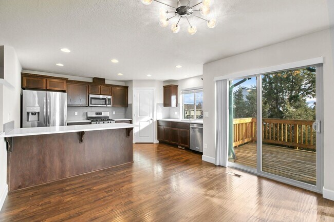 Building Photo - Bring the DOG!  Beautiful Like New NE 4 Bd...