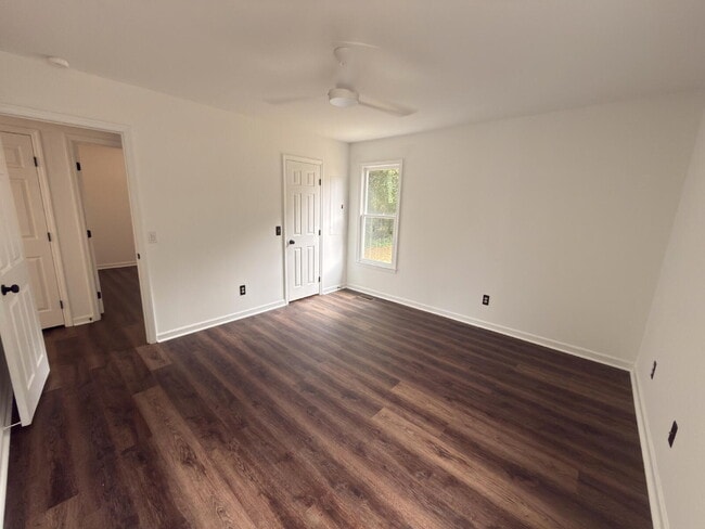 Building Photo - Move-In ready-Rosewood 3BR w/ Fenced Yard + Pet Friendly