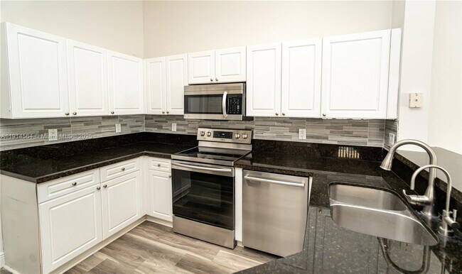 Building Photo - 1592 Salerno Cir