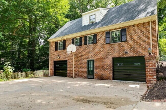 Building Photo - 5001 Southmoor Rd