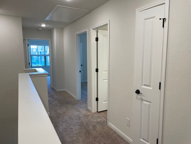 Building Photo - 10218 Lynwood Vlg