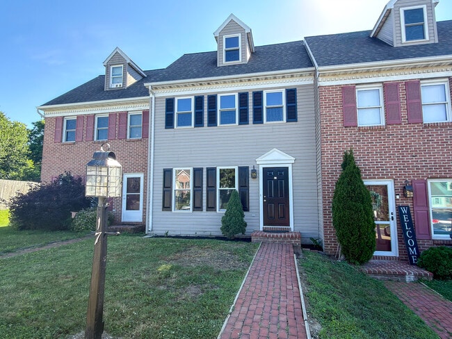 Building Photo - 17 Pheasant Ln