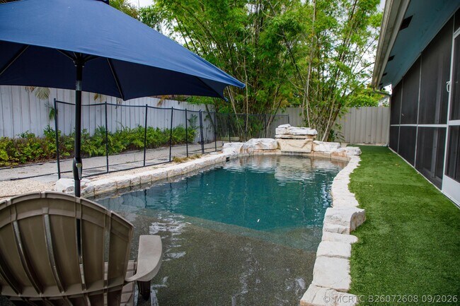 Building Photo - 900 Cosmos Ct