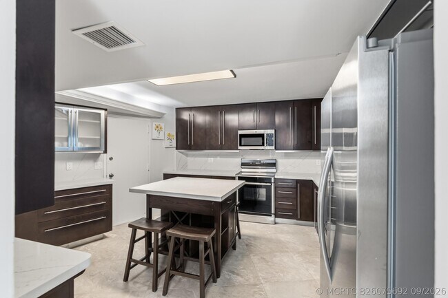 Building Photo - 5100 N Ocean Blvd