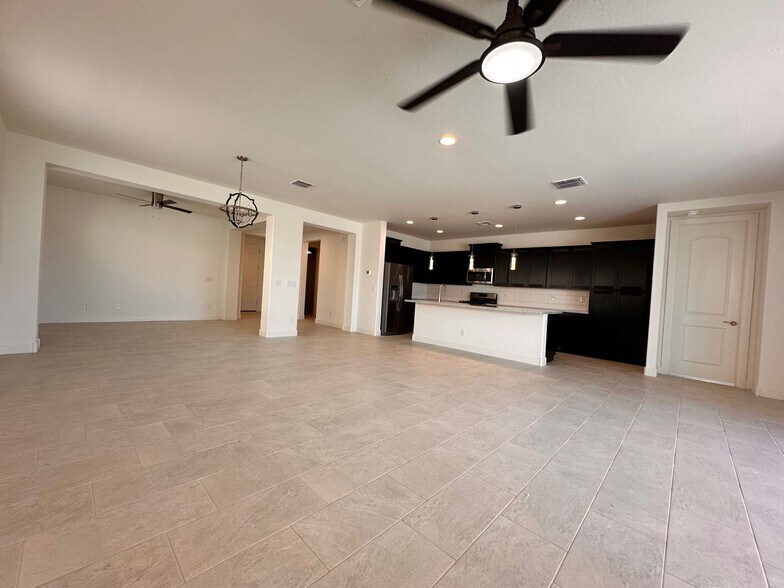 Building Photo - 17282 W Larkspur Dr