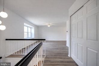 Building Photo - 49 Brambling Ln