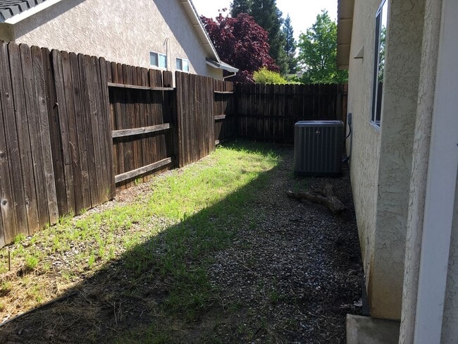 Building Photo - Windsor Estates in Pine Grove!