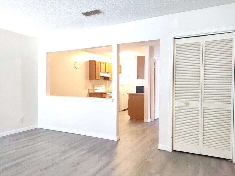 Building Photo - 801 Burcale Rd