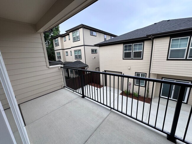 Building Photo - 4 Bedroom / 4 bath New Townhome. Every bedroom is its own Master Suite with your own full bathroo...