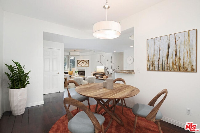 Building Photo - 4400 Cartwright Ave